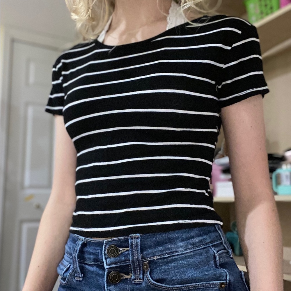 🖤Rue 21 Striped Cropped Tee🖤